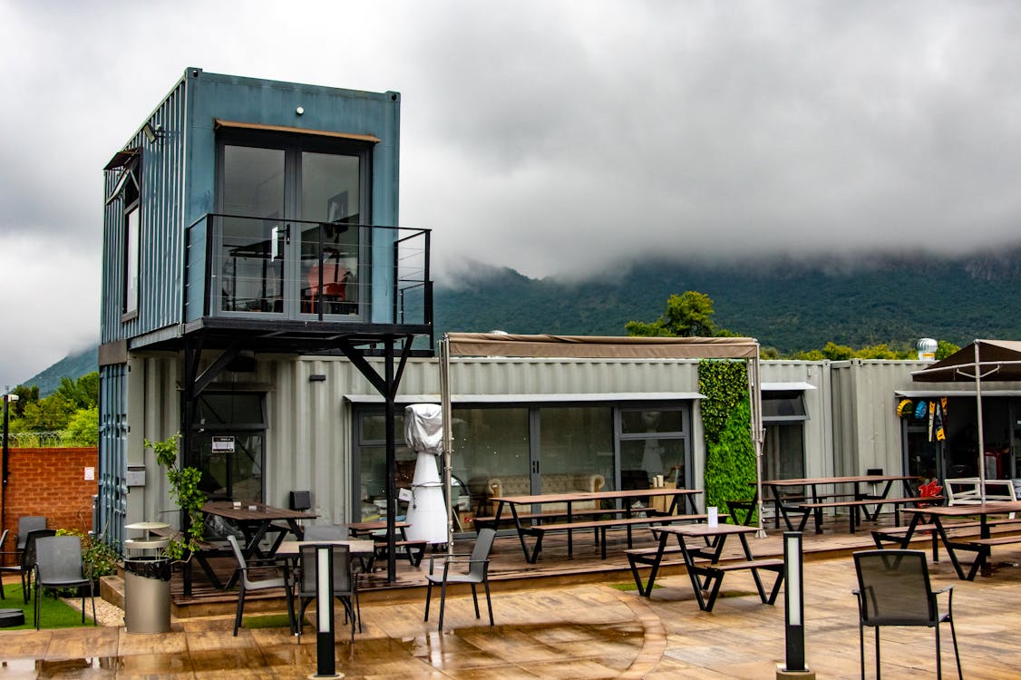 Example of shipping container restaurants