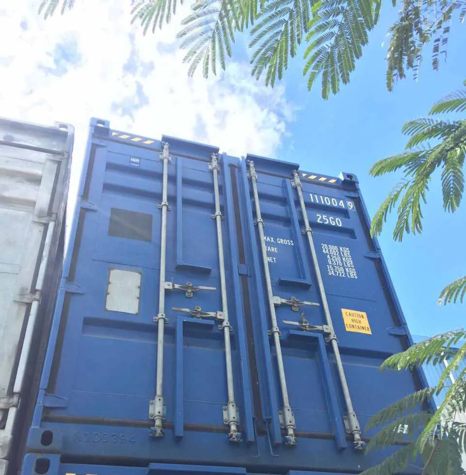 Shipping containers for sale in Vista